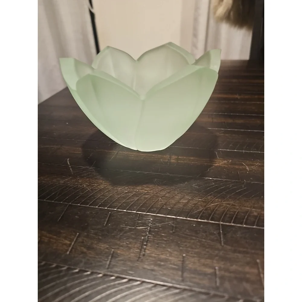 Lenox Mint green Tulip Lotus Frosted Glass Flower‎ Bowl/Dish 6